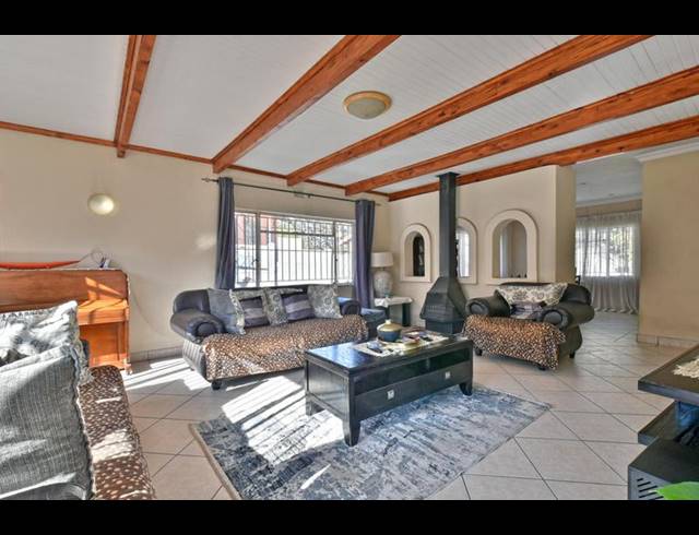 4 BEDROOM HOUSE FOR SALE IN OAKDENE